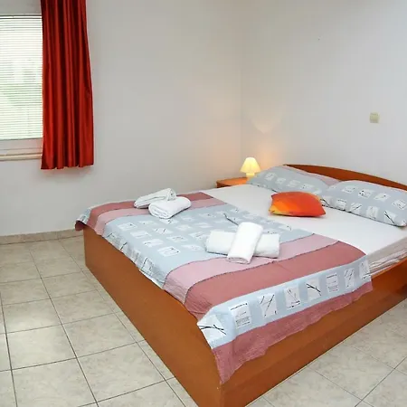 Guest house Villa Zaboric 3*