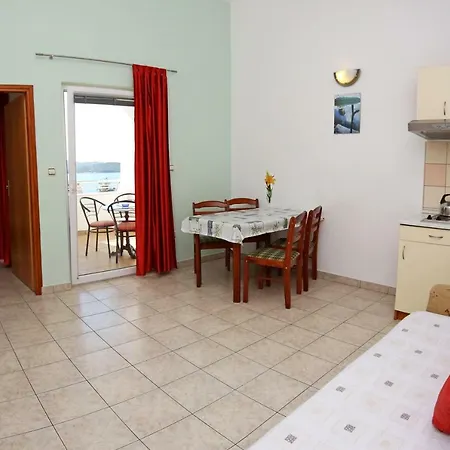 Πανσιόν Villa Zaboric 3*