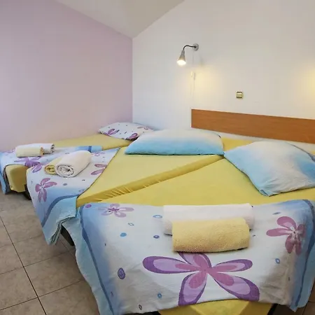 Guest house Villa Zaboric 3*